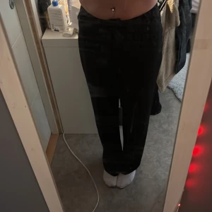 kostymbyxor från NAKD - jätte fina kostymbyxor som jag tyvärr inte använder längre 🫶🏼