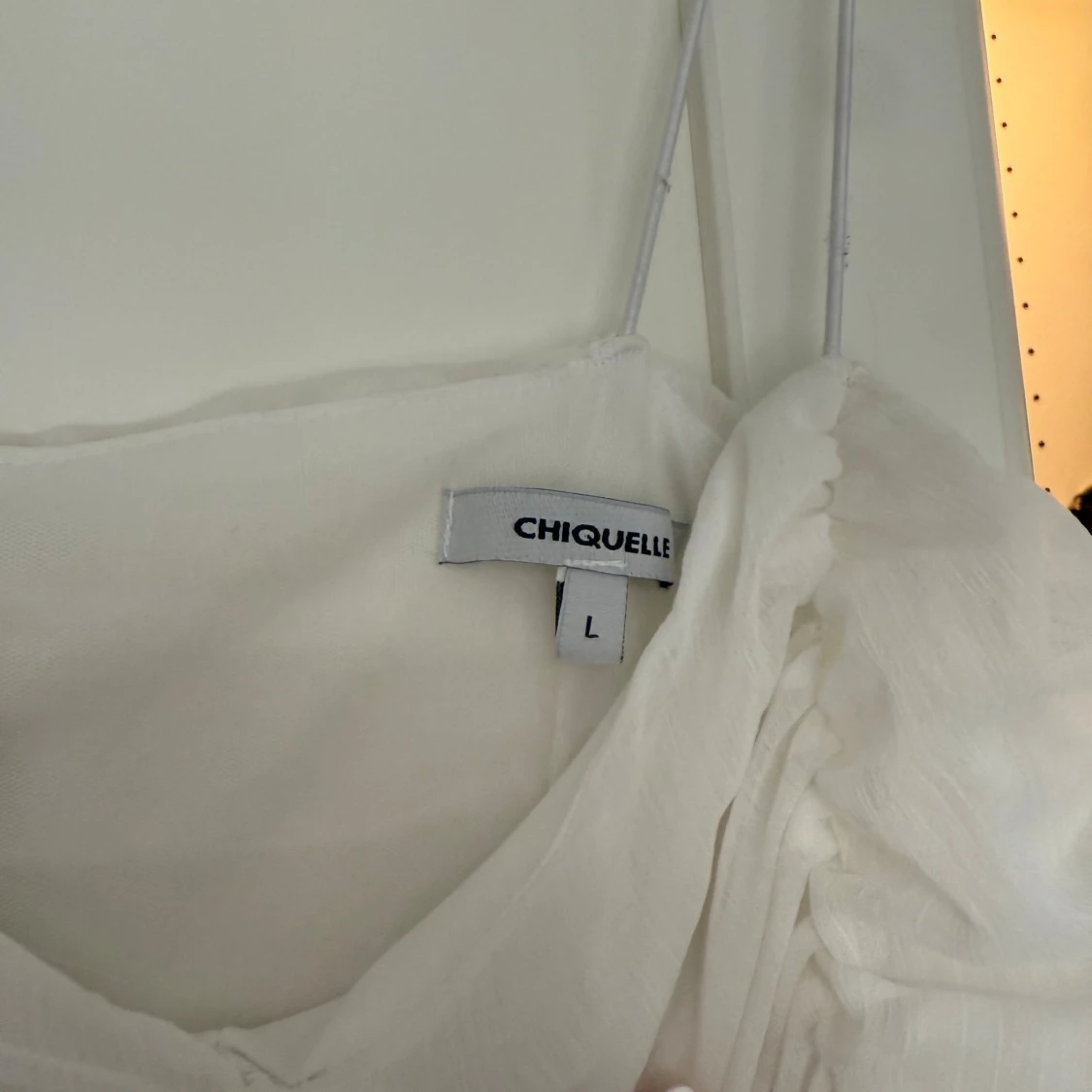 Vit volangklänning  - 2