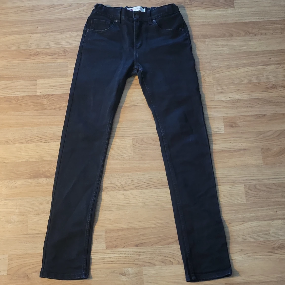 Svarta Levis Jeans  - 1