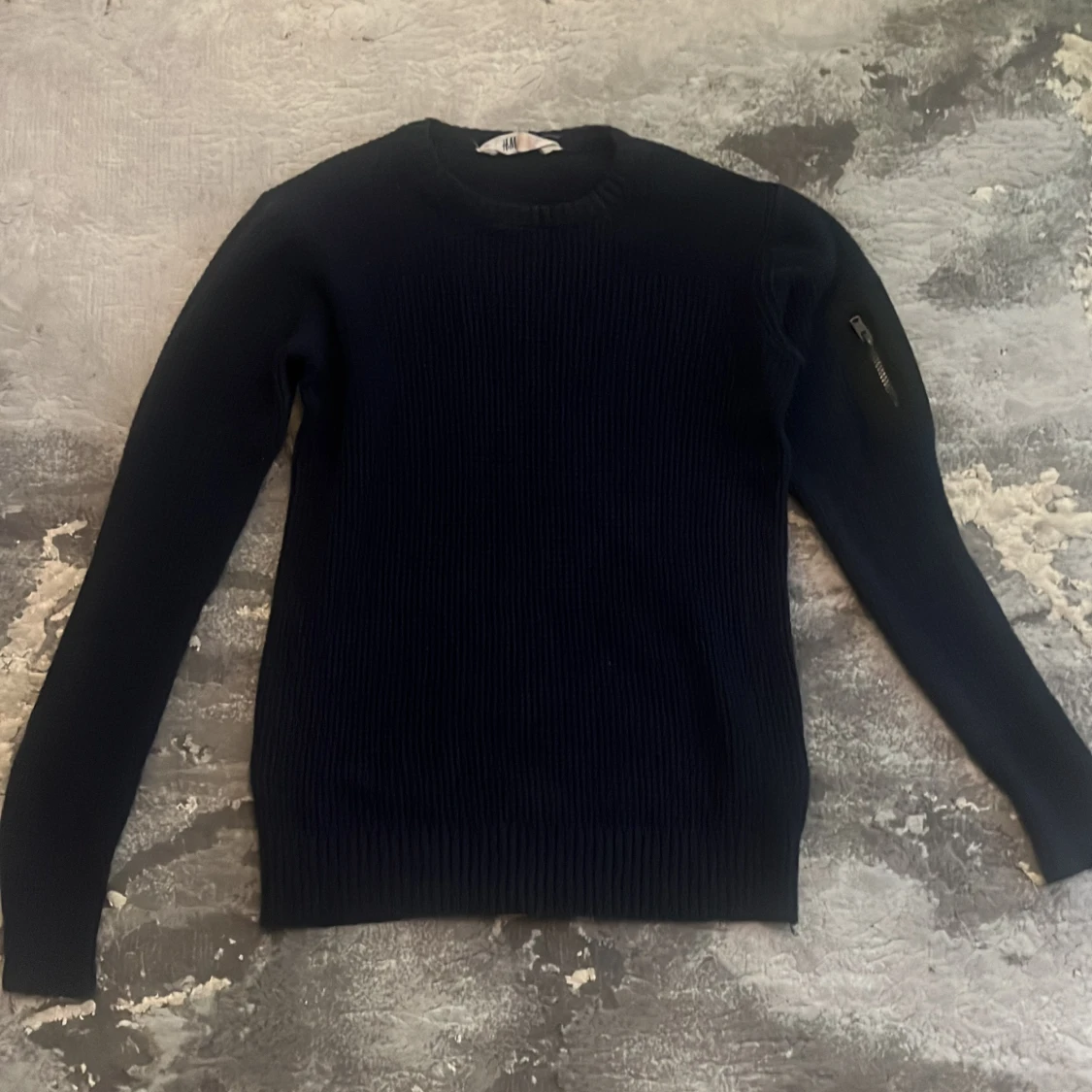 Mörkblå stickad tröja från H&M