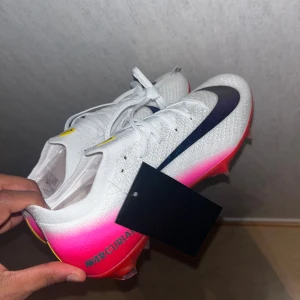 Nike Mercurial Air Zoom fotbollsskor - Nike Mercurial Air Zoom fotbollsskor, ny pris 3199.