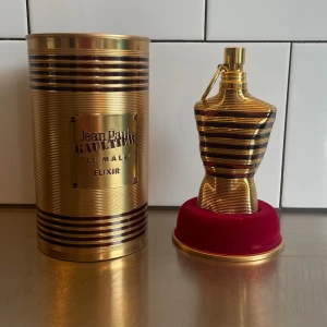 Jean Paul Gaultier Le Male Elixir - Säljer denna parfymen då jag har tröttnat på den. Har använt ungefär 1/3 av flaskan, så skulle säga att det finns 50ml kvar!!!