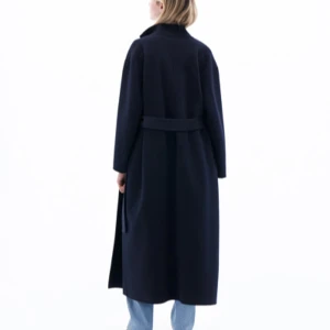 Kappa från Filippa K (oversize) - Filippa K kappa inköpt från Vinted i nyskick. Prislapp finns kvar. Originalpris är 4900, mitt pris är 1800. Den är oversize så skulle säga att den sitter som en SMALL trots att storleken säger 32. Pris kan självklart diskuteras vid snabb affär ❤️
