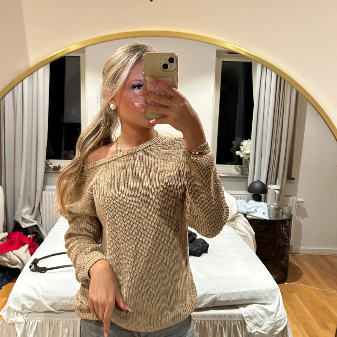 Beige stickad v-ringad tröja - 3