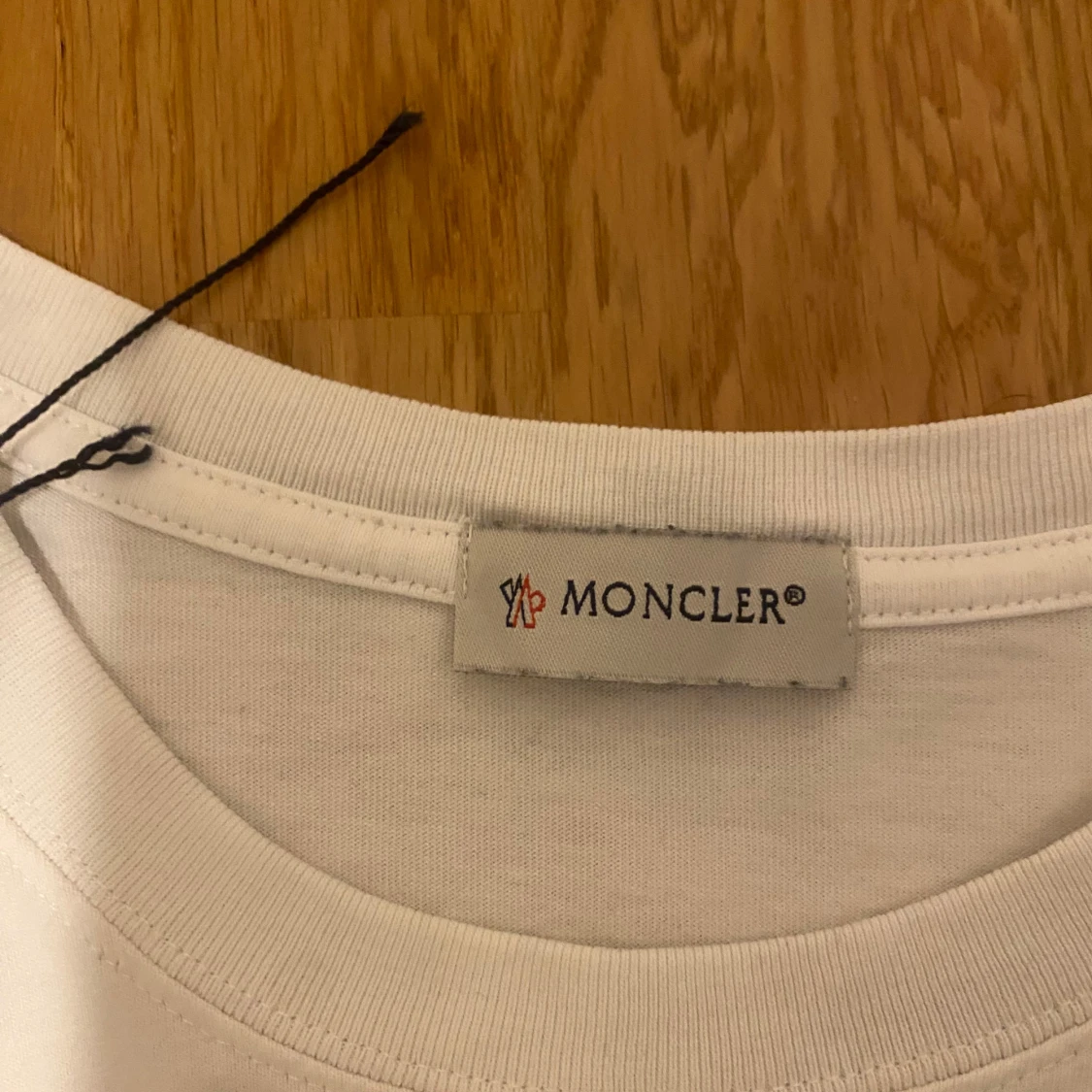 Vit märkes t-shirt - 3