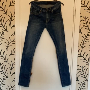 Tiger of Sweden Jeans - Säljer ett par Tiger if Sweden jeans i slim fit men är rätt små i storleken. Den är storlek 28W 32L, jeansen har också en lätt fade