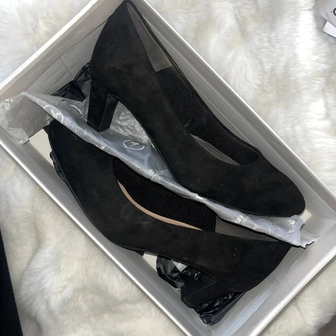 Svarta mockapumps från Tamaris