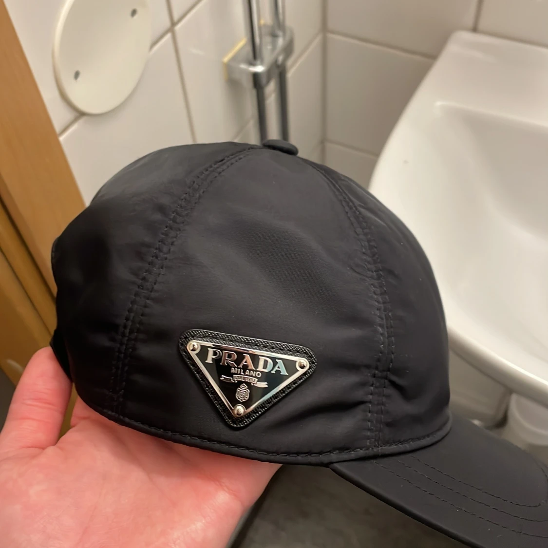 Svart keps från Prada i nylon - 1