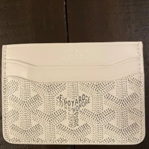 Vit korthållare - Helt ny, låda på tredje bilden medföljes.