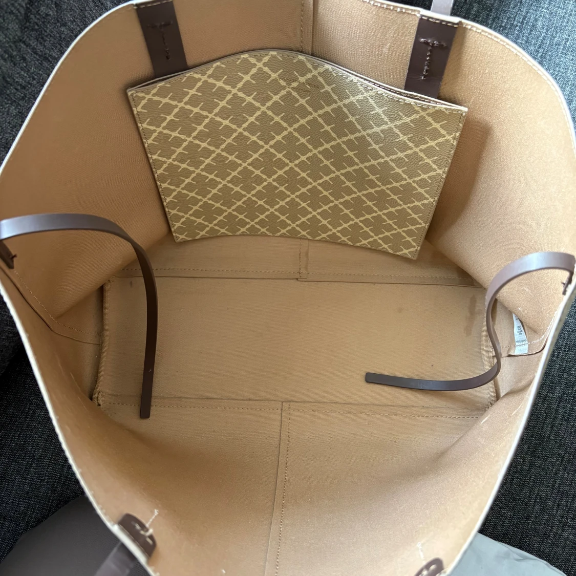 Beige shoppingväska med mönster - 1