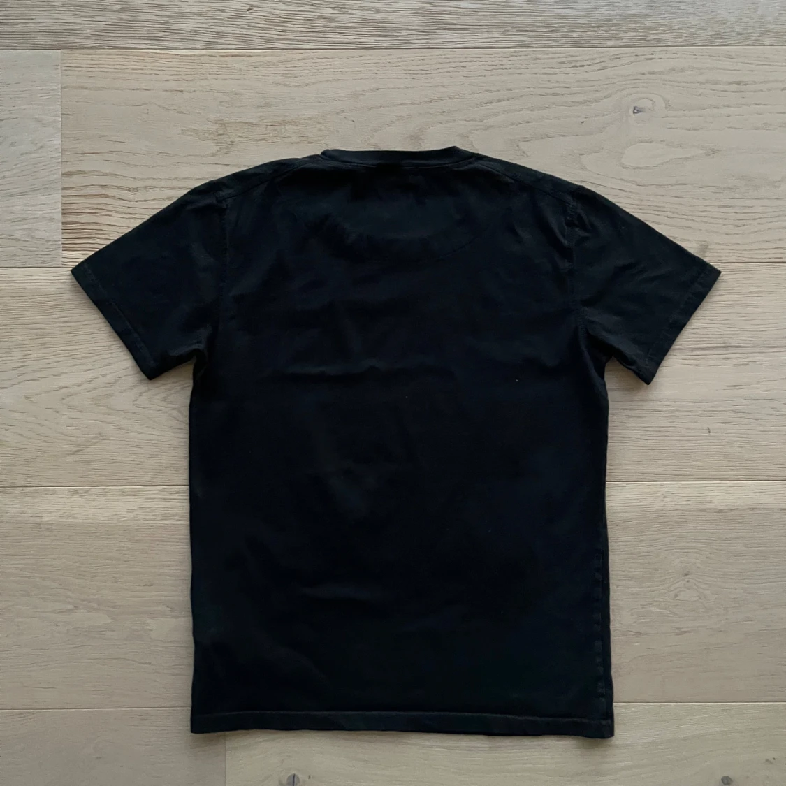 Svart T-shirt från Stone Island - 1