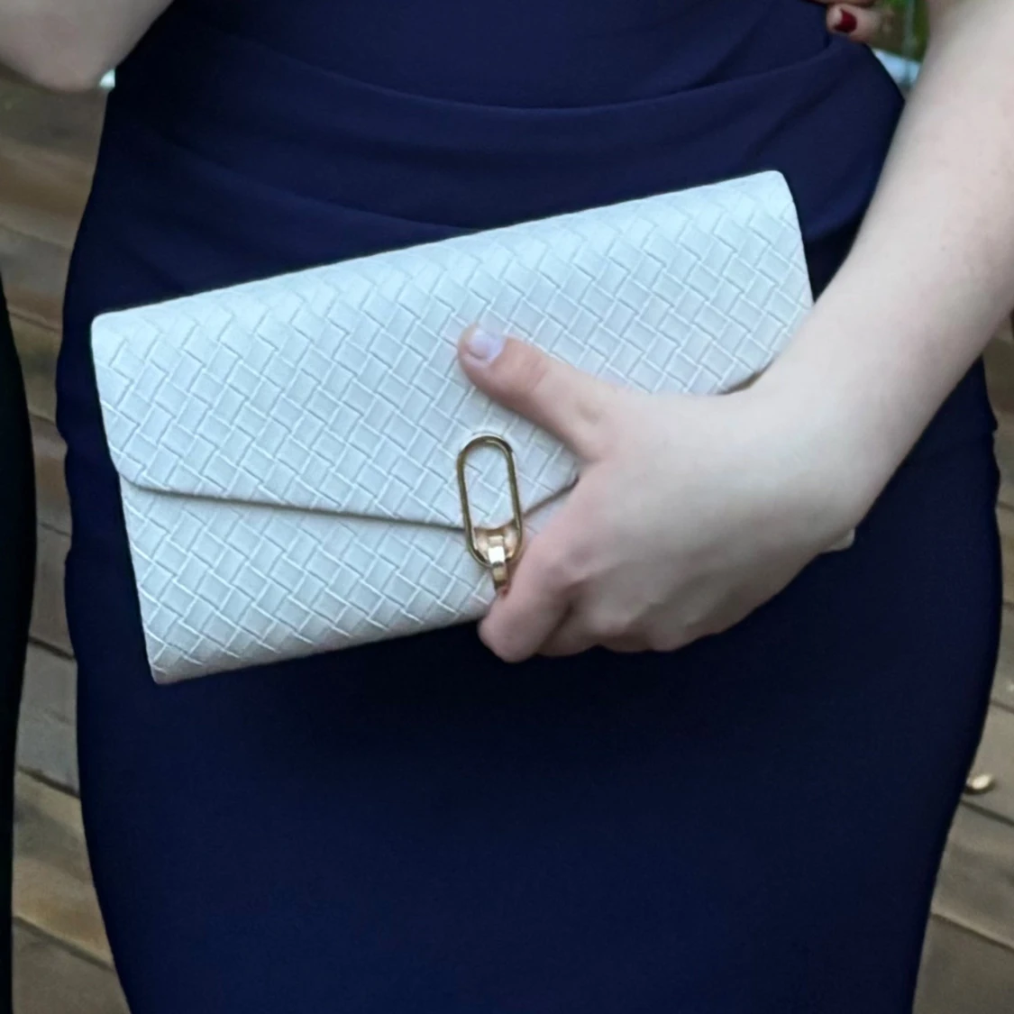 Beige/vit kuvertvöska - 2