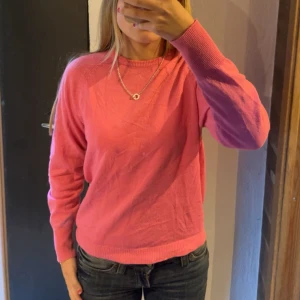 Stickad tröja  - Fin tröja i storkok xs skulle jag säga står inte storlek 💖