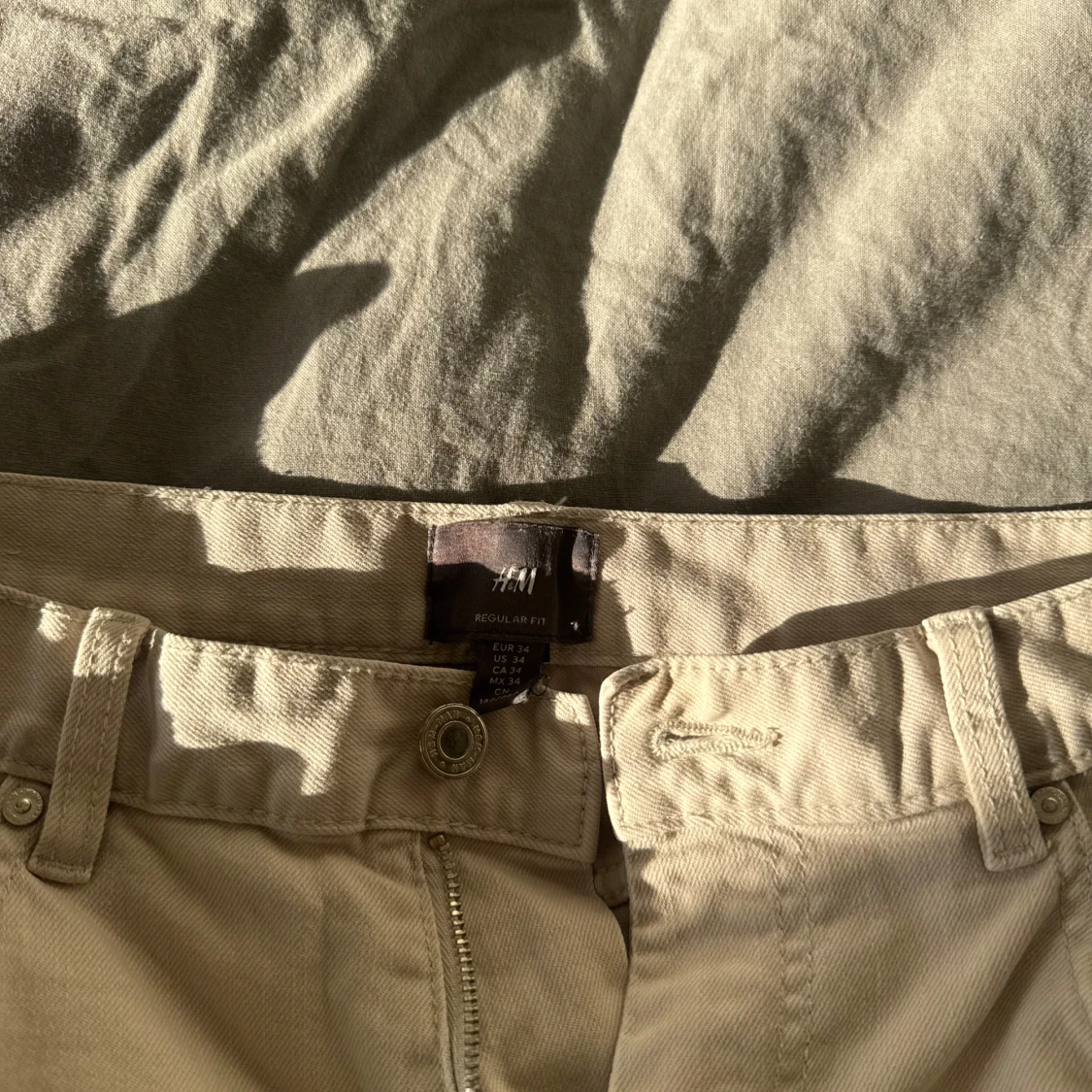 Beige chinos från H&M Regular Fit - 1