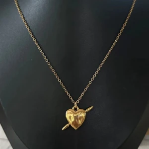 Halsband  - Fint halsband som är rostfritt inspirad av Maria Nilsdotter 