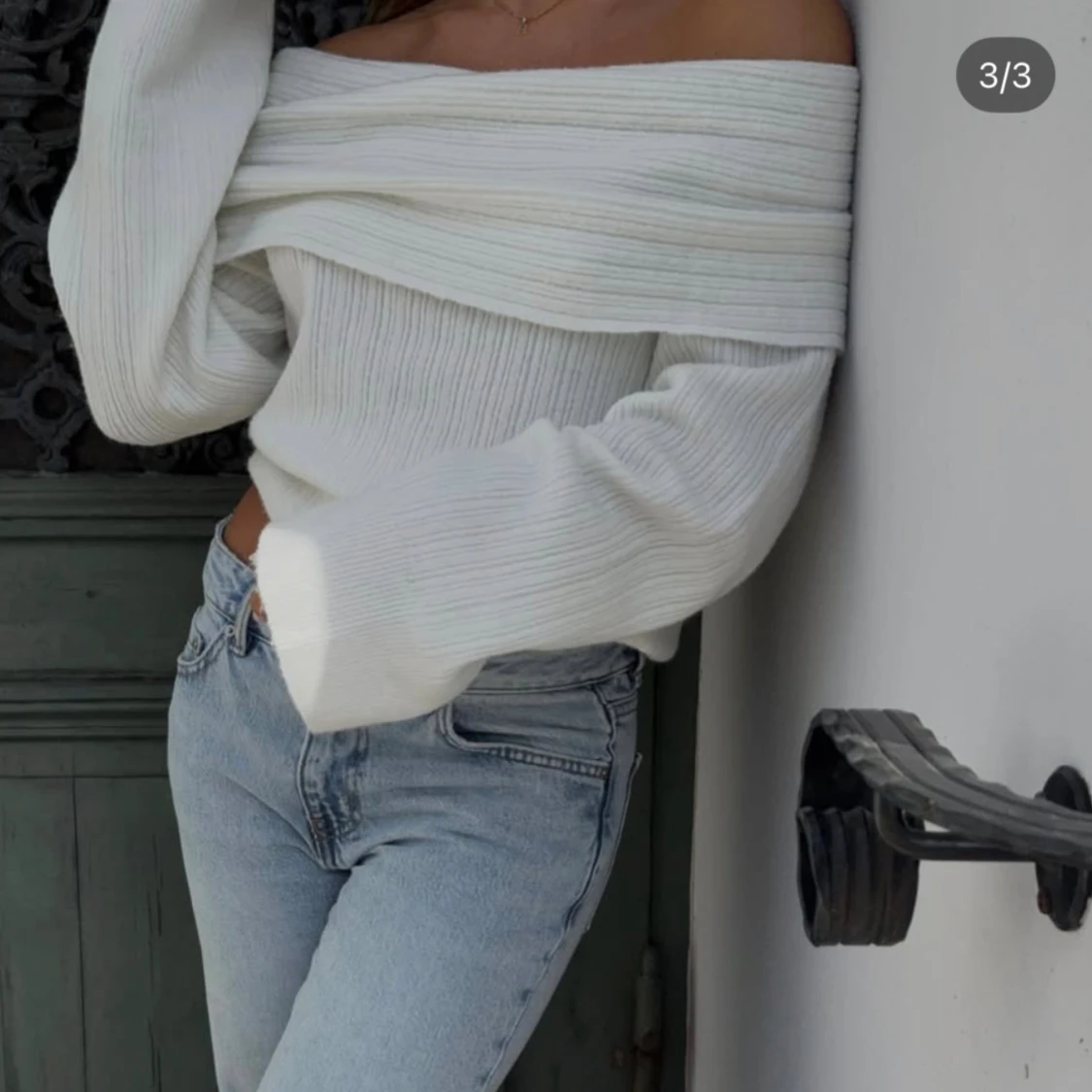 Vit offshoulder stickad tröja - 2