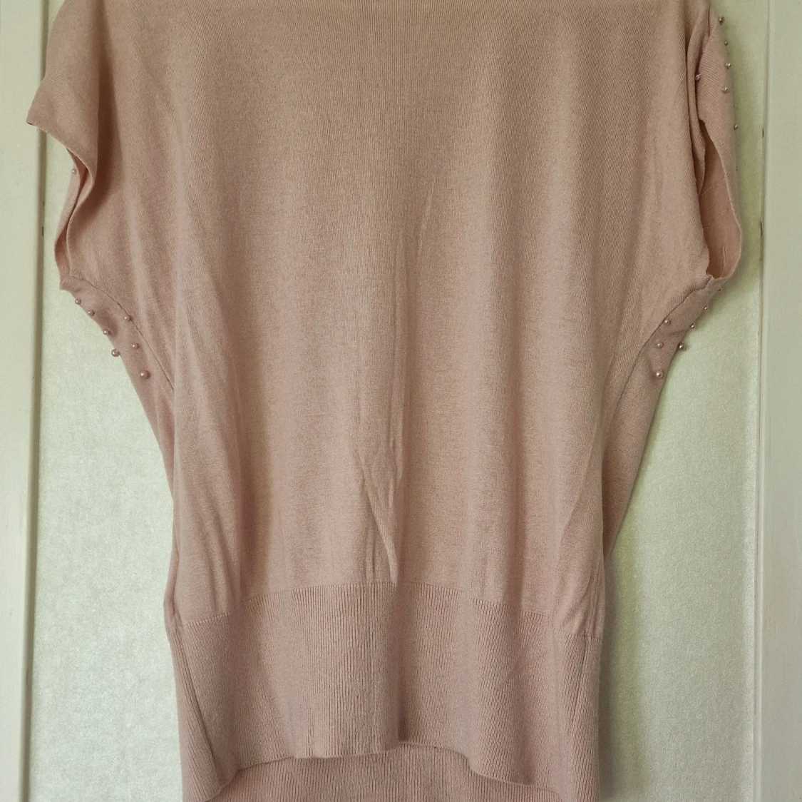 Pärlprydd ljusrosa finstickad topp - 1