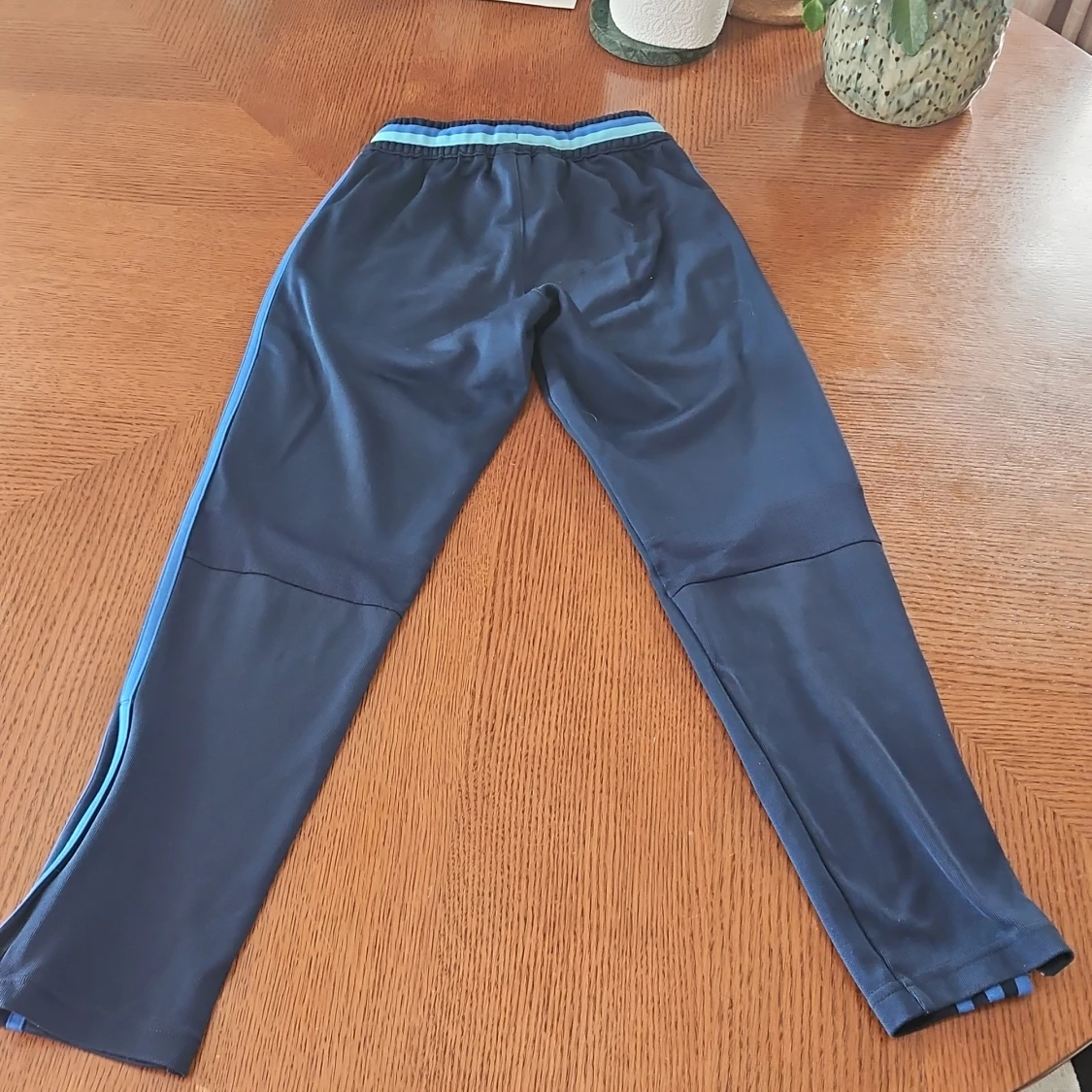 Adidas blå träningsbyxor barn 140 - 1