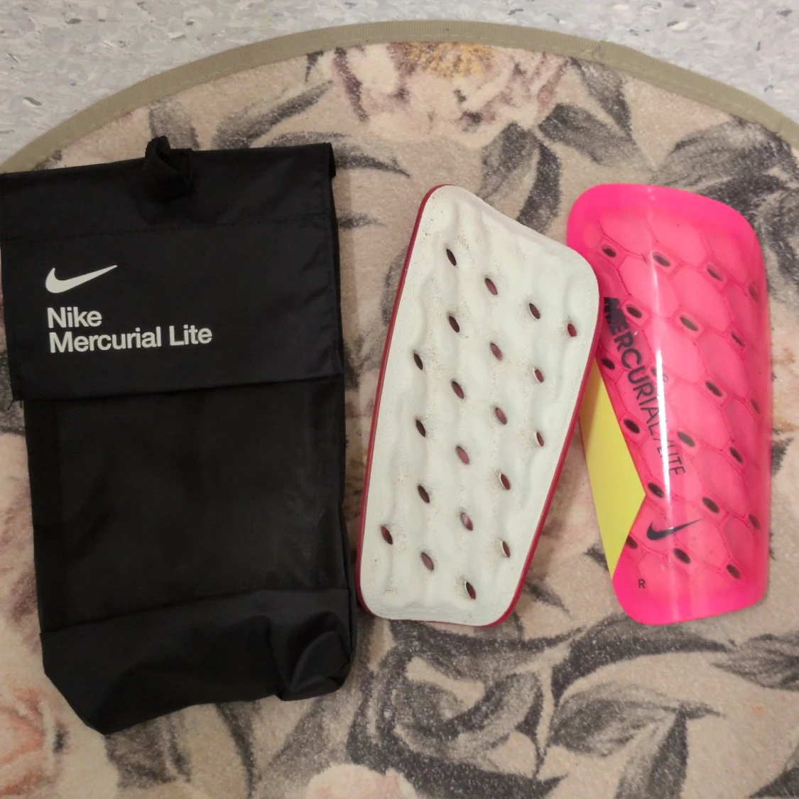 Nike Mercurial Lite benskydd med strumpor och påse - 1