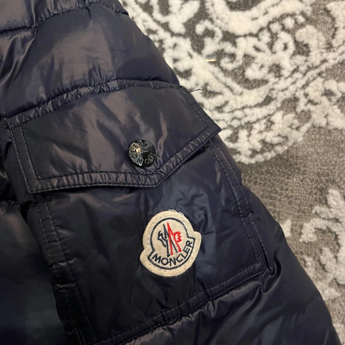 Mörkblå dunjacka från Moncler