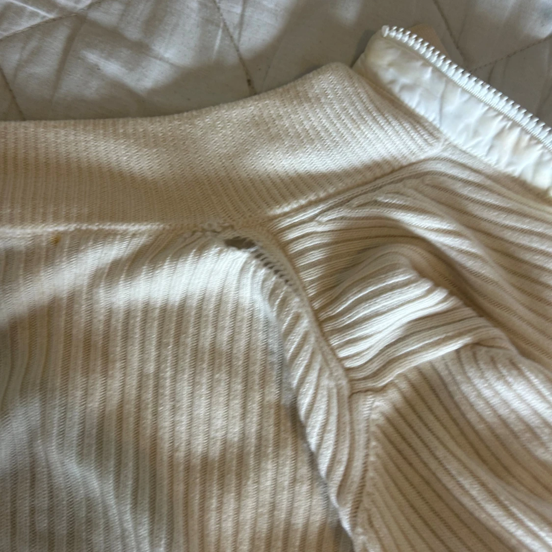 Beige ribbad kofta från Moncler - 2