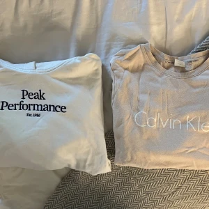 Peak performance hoodie & Calvin Klein sweatshirt  - Säljer en hoodie från Peak performance och en sweatshirt från Calvin Klein båda i ca storlek 170/Xs 💞 båda för 150kr eller 90kr styck!