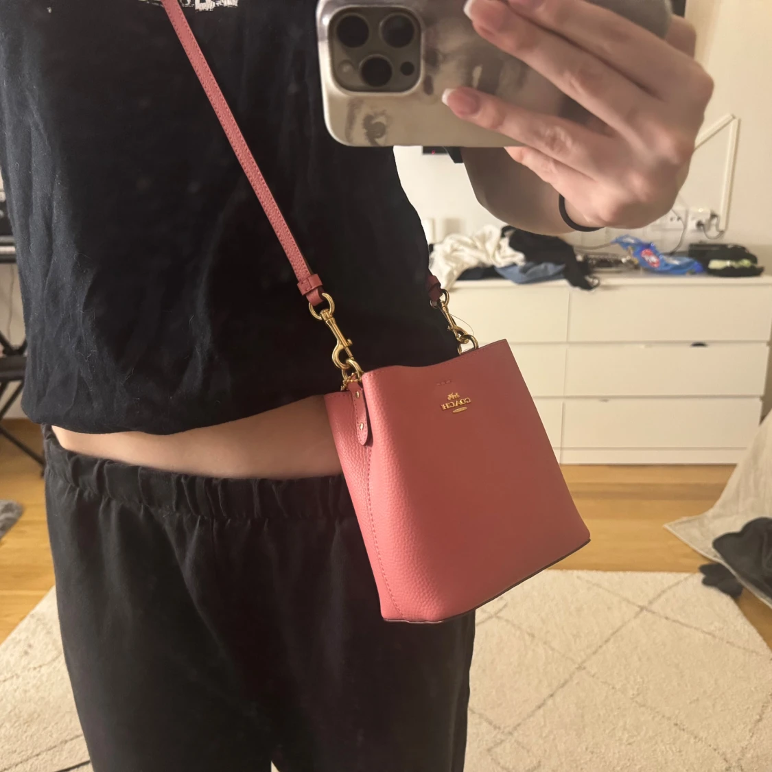 Rosa axelväska från Coach i skinn - 2