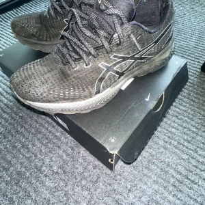  Asics Gel-Saiun  - Dm if intressted 
