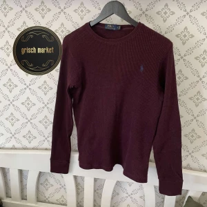 Ralph Lauren tröja  - En fet raffe tröja perfa nu till sommaren | mycket bra skick inga defekter, skick  9/10 | storleken på taggen är M men sitter som S | passar dig runt 165cm 55kg | nypris runt 1400, priset är inte hugget i sten |