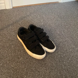 Svarta basic skor - Supersnygga skor som används fåtal gånger💗💗