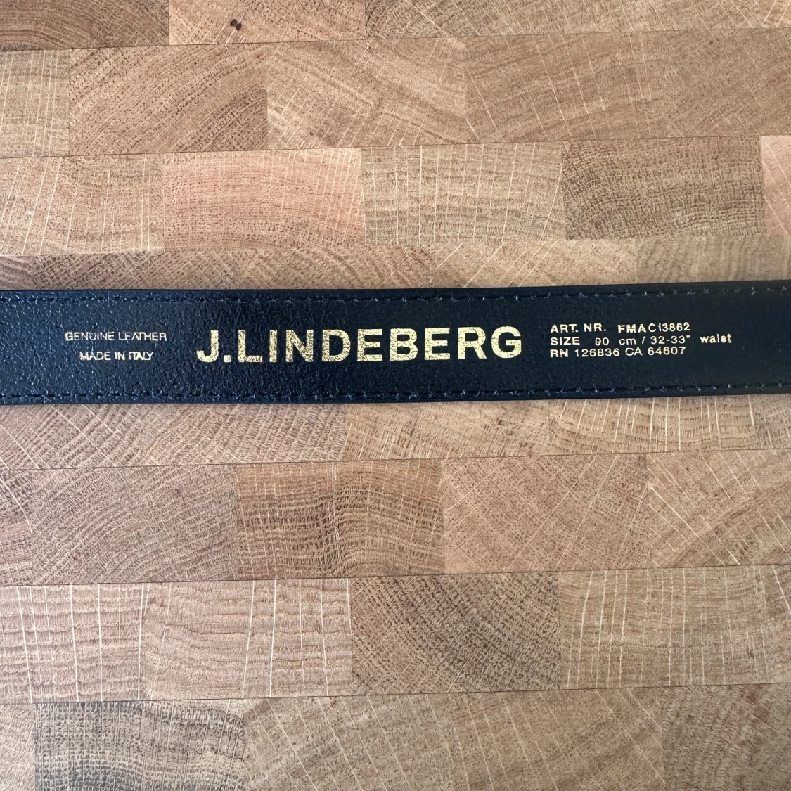 Svart skärp från J.Lindeberg i skinn - 2