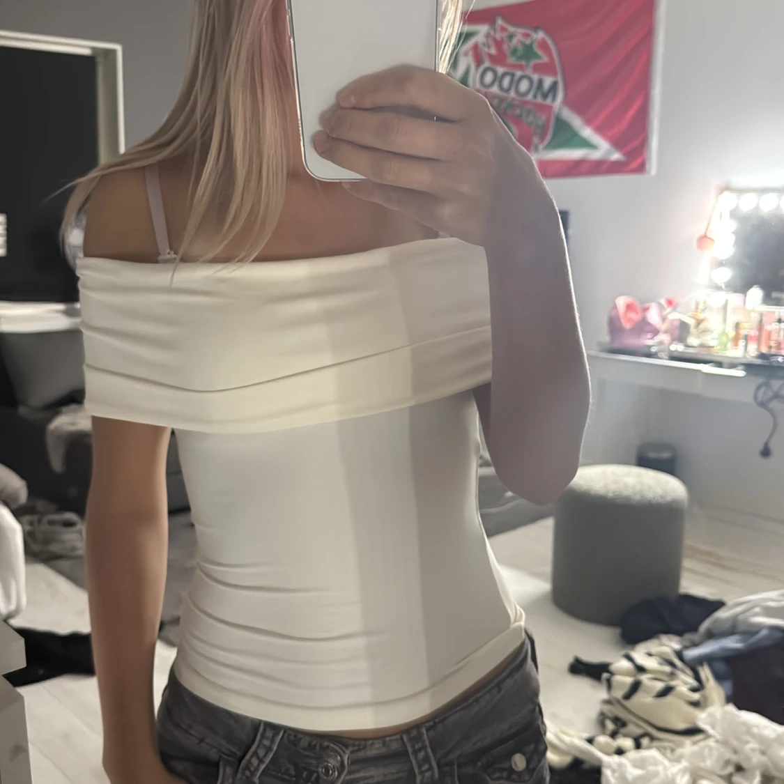 Vit offshoulder topp i stretchigt tyg