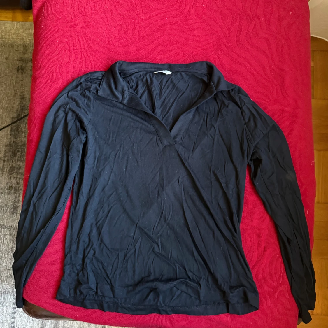 Svart långärmad tröja med krage