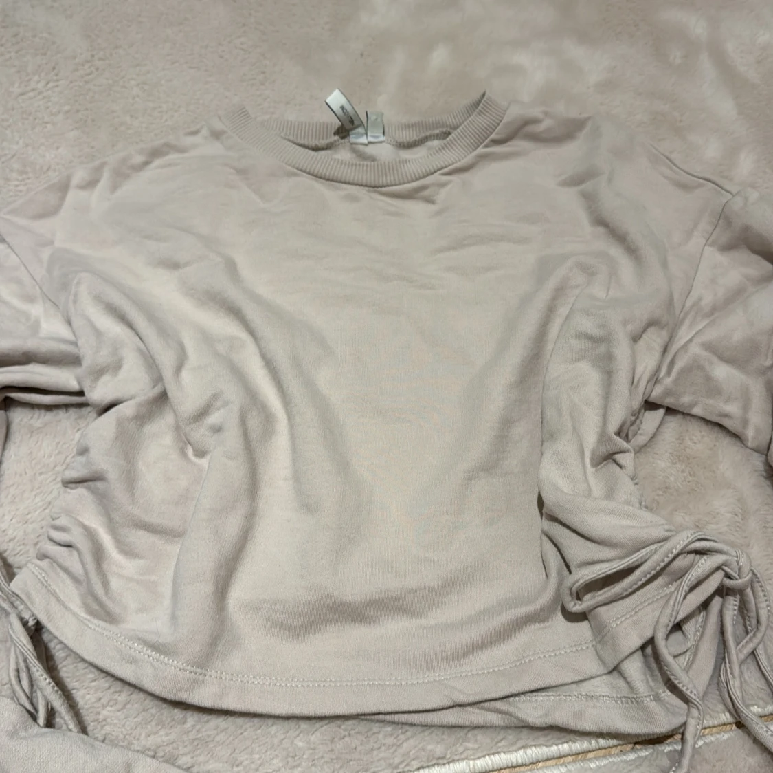 Beige långärmad croppad topp med snörning - 1