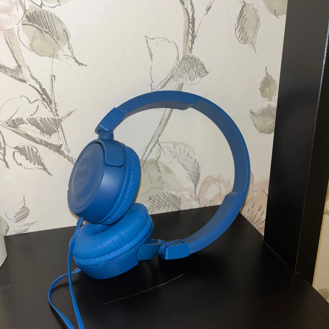 JBL kabelanslutna over-ear hörlurar - 1