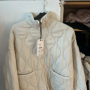  jacka - Fin jacka från Zara aldrig använd.