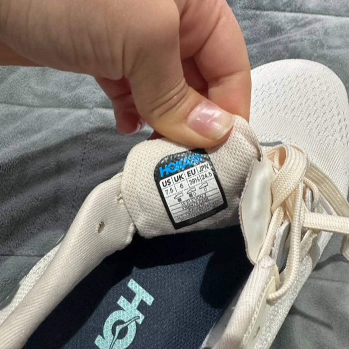 Hoka One One sneakers i beige och turkos - 2