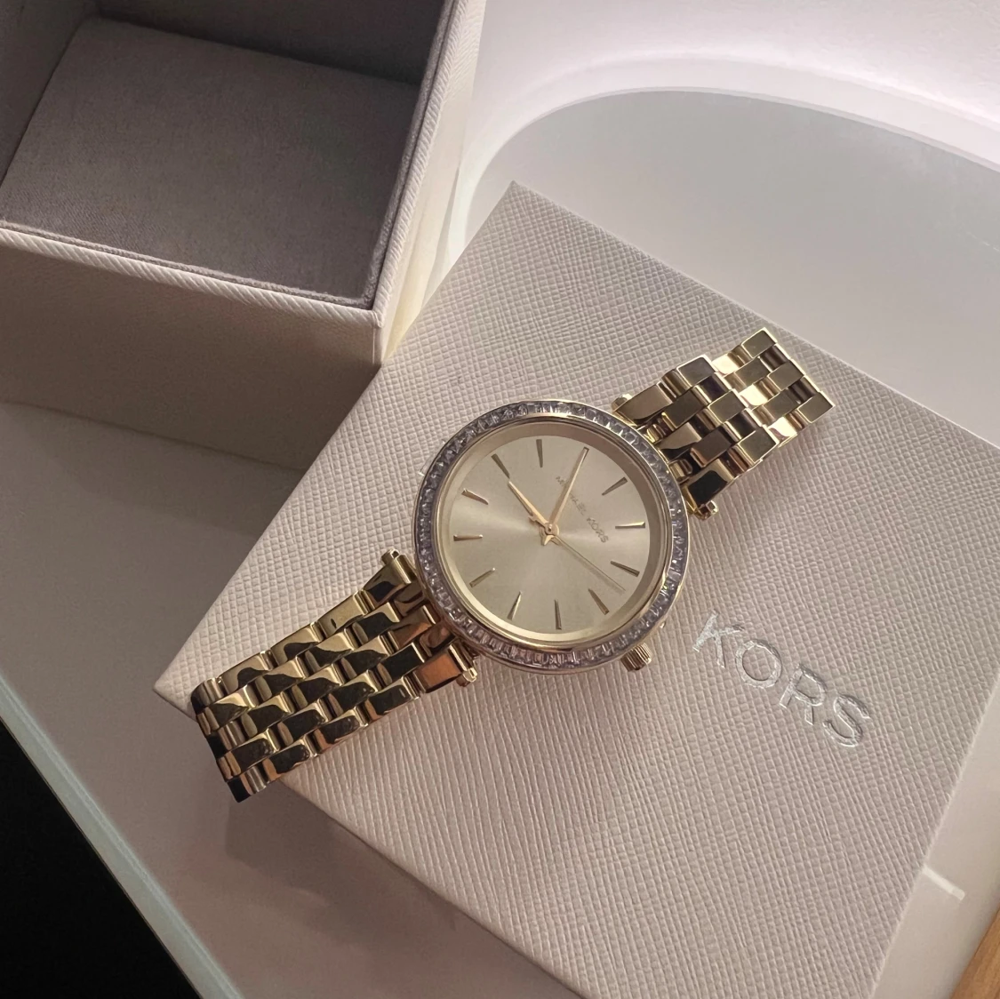 Guldig klocka från Michael Kors - 1