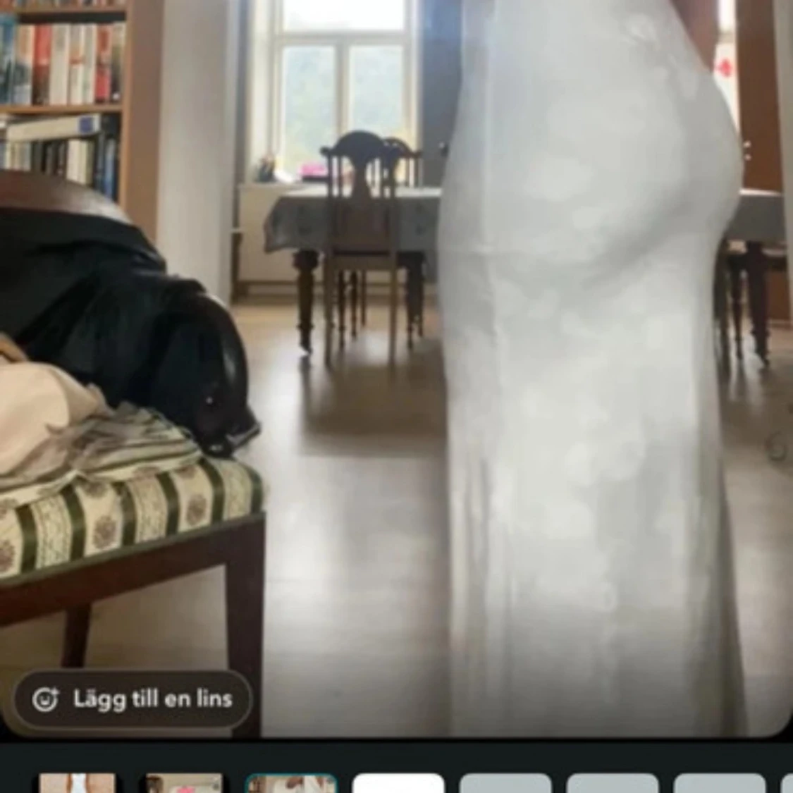 Vit långklänning med v-ringning - 1