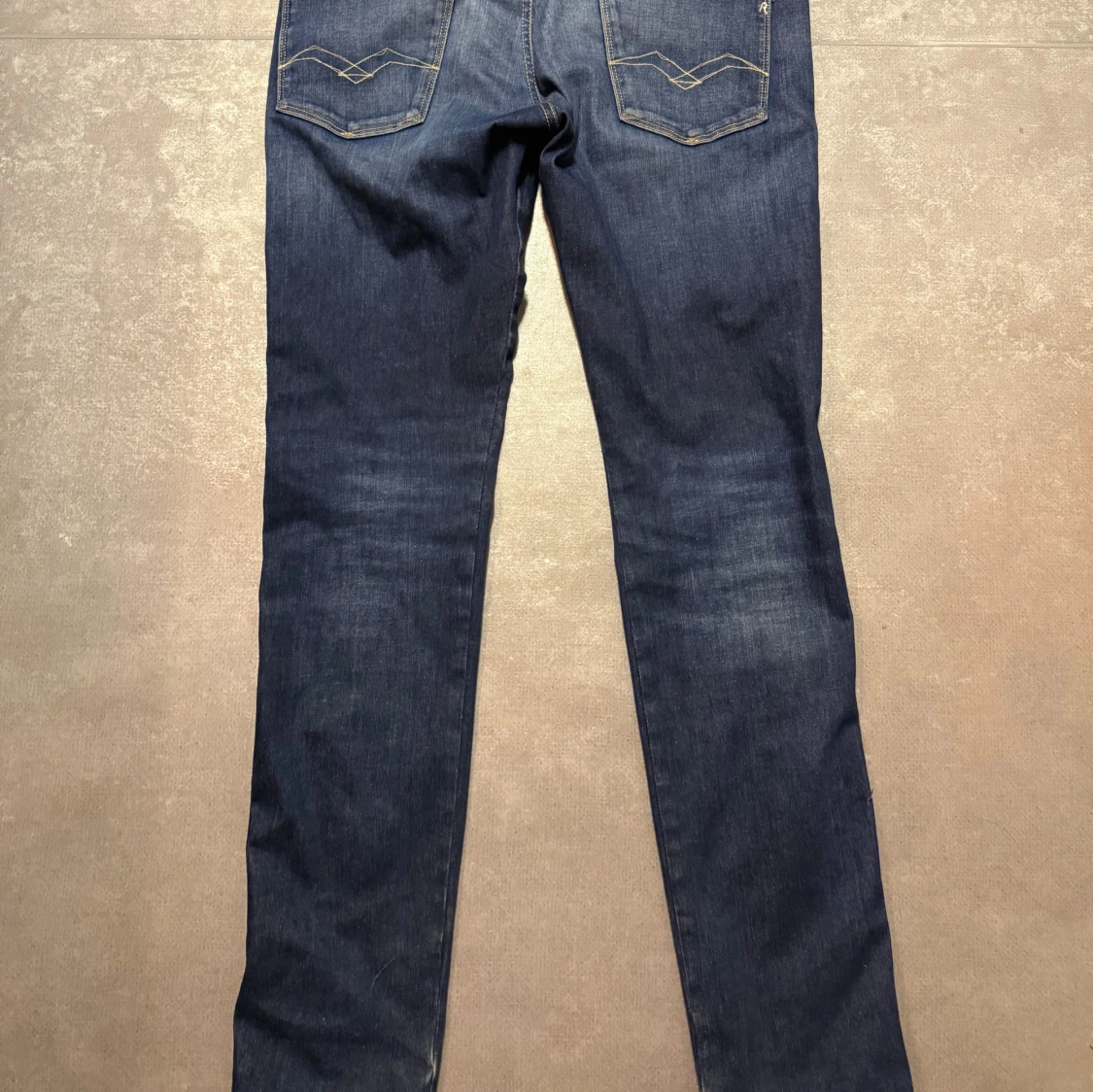 Mörkblå Replay jeans  - 4