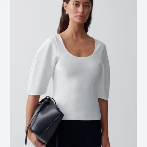 Topp  - Vit topp från Gina Tricot i storlek xs