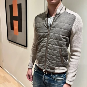 Gran sasso cardigan (HELT NY MED TAGS) - Gran sasso cardigan | Jag på bilden är 185 och väger 71 kg