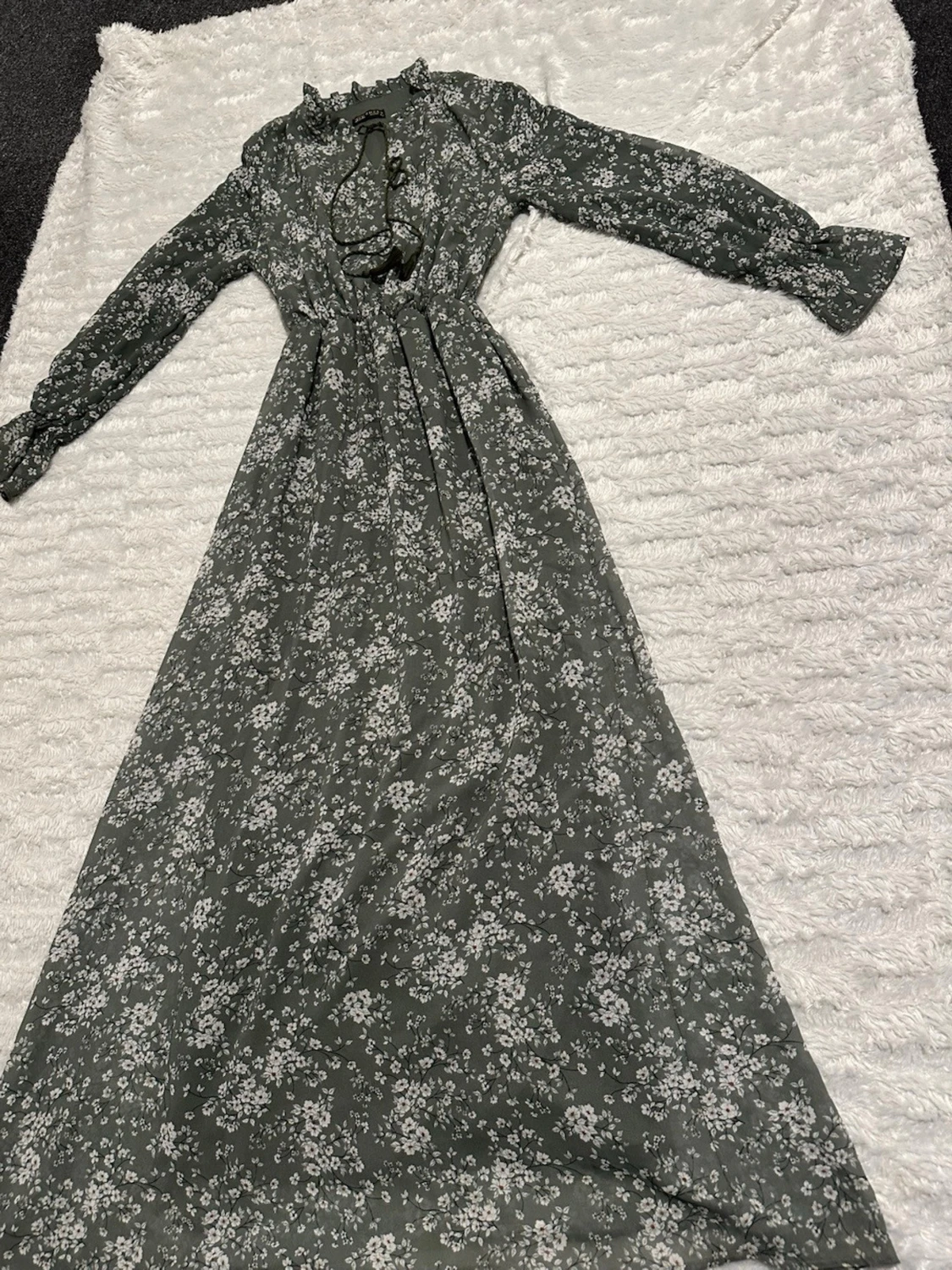 Grön blommig långklänning