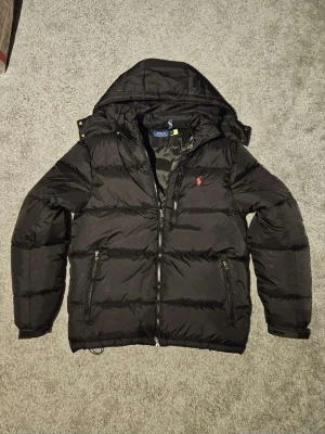 Polo Ralph Lauren Jacka  - Svart Polo Ralph Lauren pufferjacka || Storlek S 