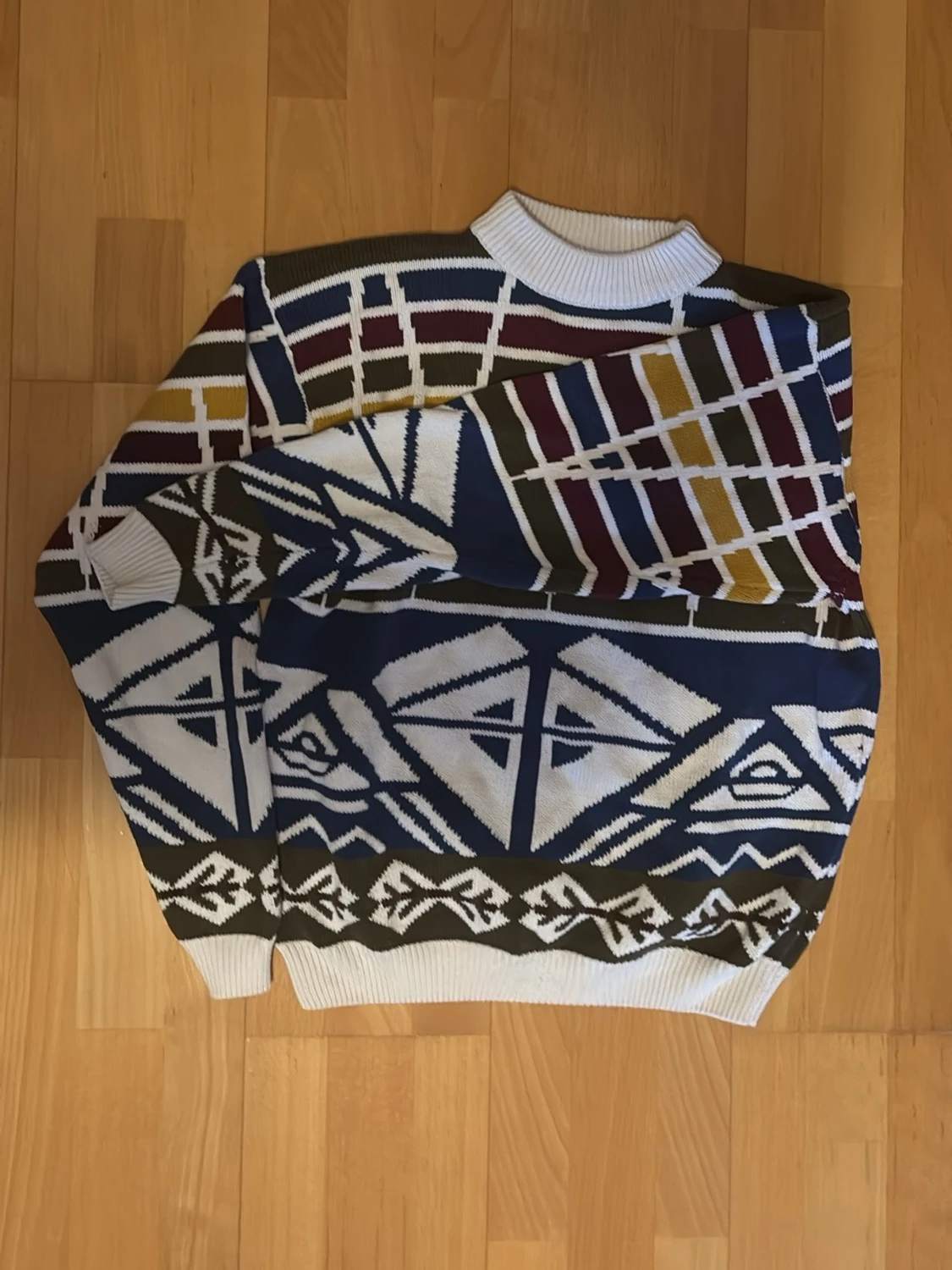 Färgglad stickad tröja med grafiskt mönster - 1