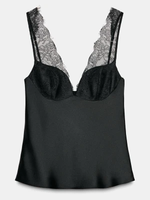 Svart satinspetstopp från Zara🤗 - Supersnygg slutsåld satinspetstopp från Zara, endast använd en gång!🥰💕