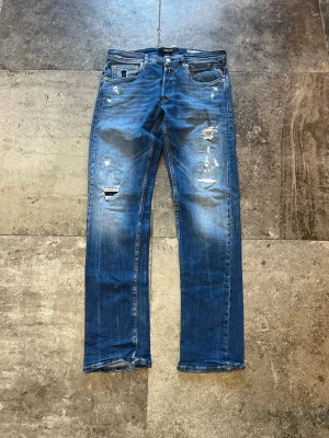 Replay Grover Med Slitningar - Tja! säljer mina riktigt schyssta replay grover’s i strlk 30/32👏 tveka inte på att skriva ifall ni har några frågor🫡