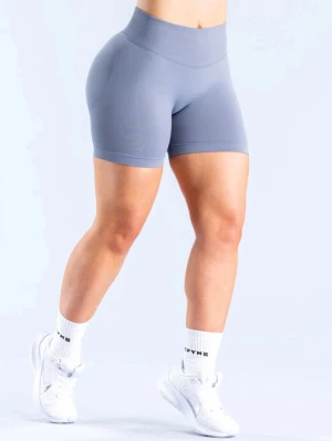 DFYNE Shorts  - Ett par snygga 4.5 Impact shorts ifrån DYFNE i färgen ”Graphite”. Endast använda 2 gånger då jag kände att det inte riktigt var min stil. Annars supppper snygga och formar rumpan sååååå fint😍😍😍😍(Orginal pris 49$ + frakt 5.10$) OBS, pris går ej diskutera då dom är så pass nya!