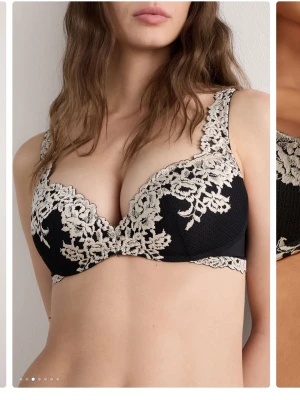 Nytt! Intimissimi bh + stringtrosa  - Fick dubbelt i julklapp! Intimissimi bh + string, Oanvänt, inte provats,, ligger kvar i kartong med alla lappar kvar. (Kvittot har råkat kastas med julpapper) 75B + S 