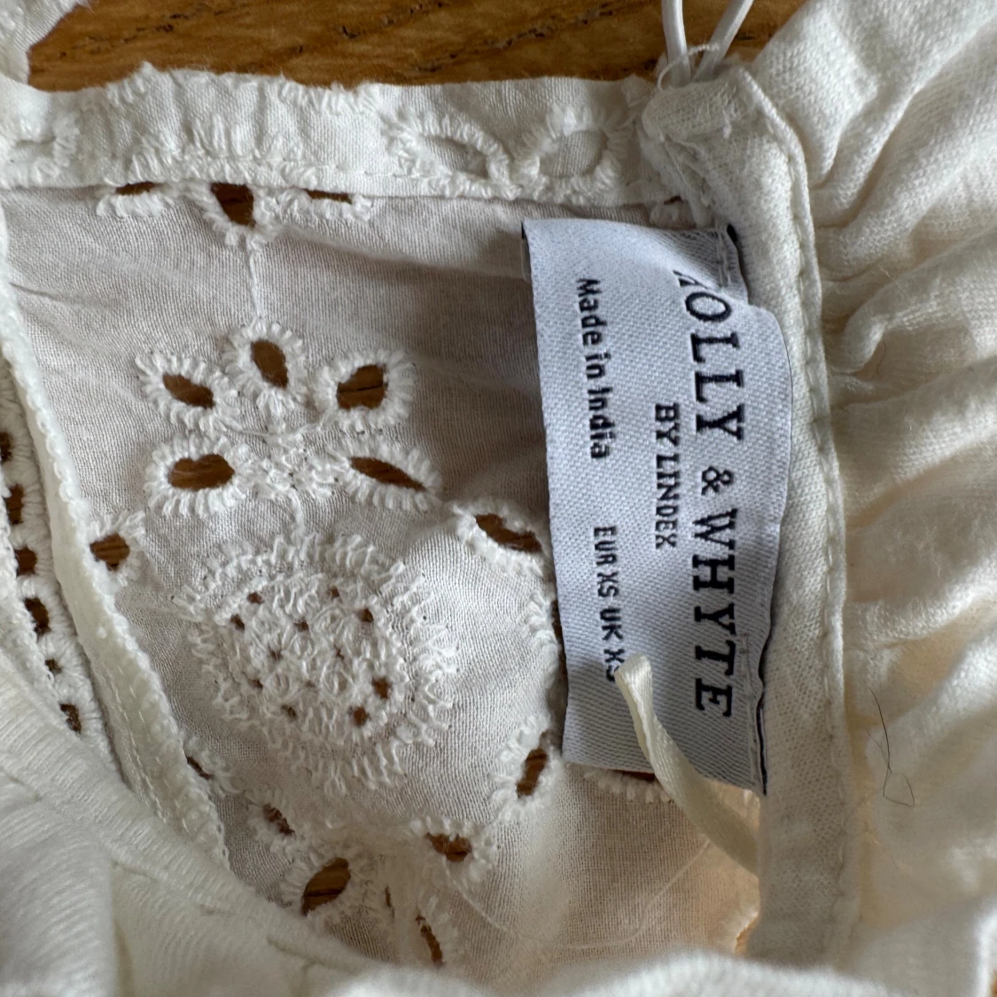 Vit blus med spets från Holly & Whyte - 2